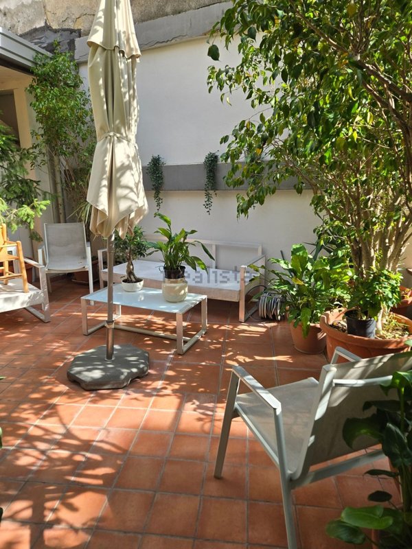 appartamento in vendita a Napoli in zona Chiaia