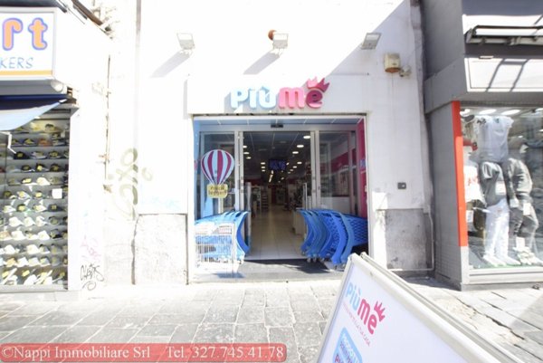 negozio in vendita a Napoli in zona Pendino / San Giuseppe