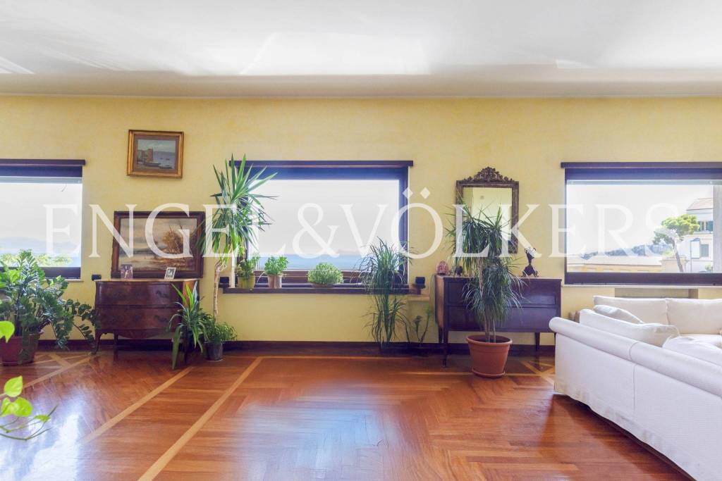 appartamento in vendita a Napoli in zona Posillipo