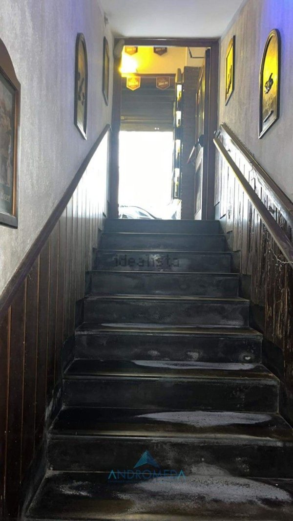 locale commerciale in vendita a Napoli in zona Chiaia