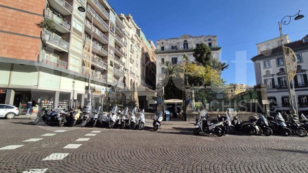 appartamento in vendita a Napoli in zona Chiaia