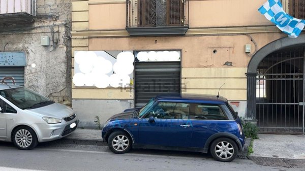 locale commerciale in vendita a Napoli in zona Barra