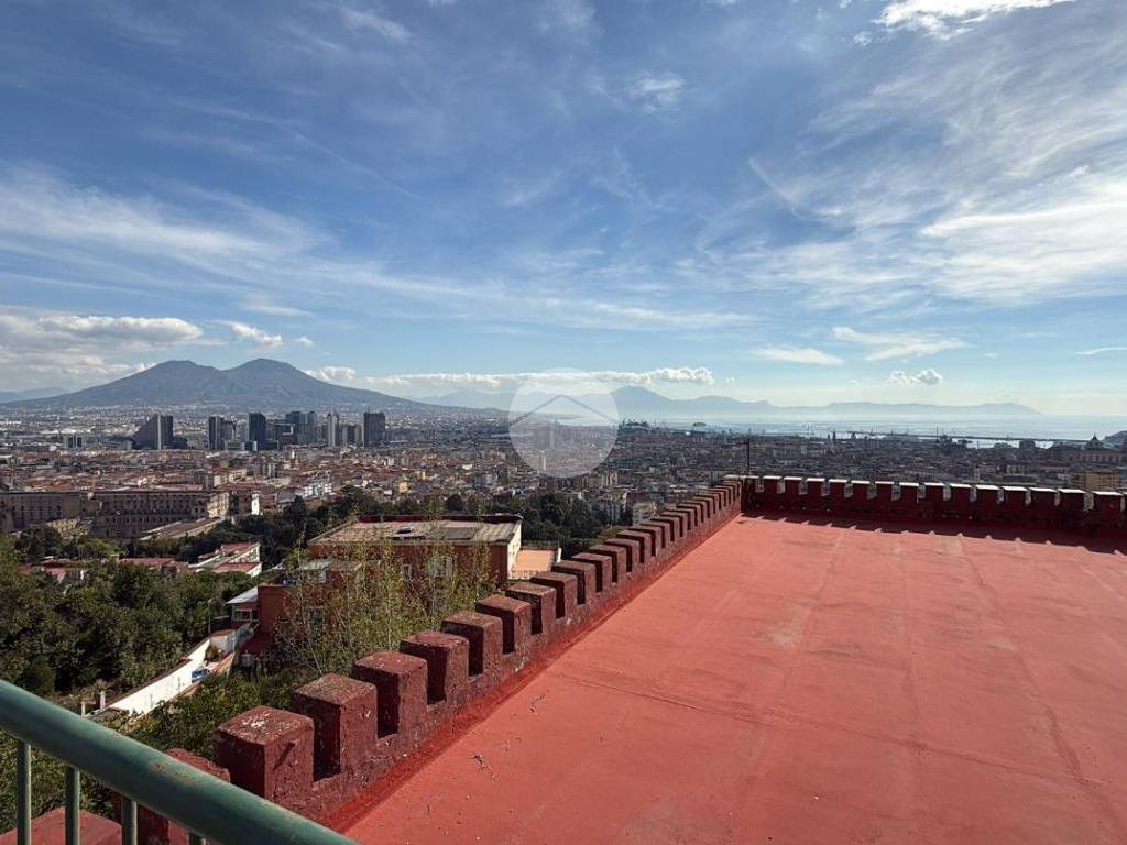 appartamento in vendita a Napoli in zona San Carlo all'Arena