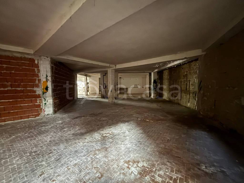 negozio in vendita a Napoli in zona Capodimonte / Colli Aminei