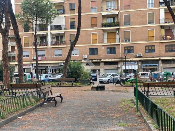 negozio in vendita a Napoli in zona Soccavo