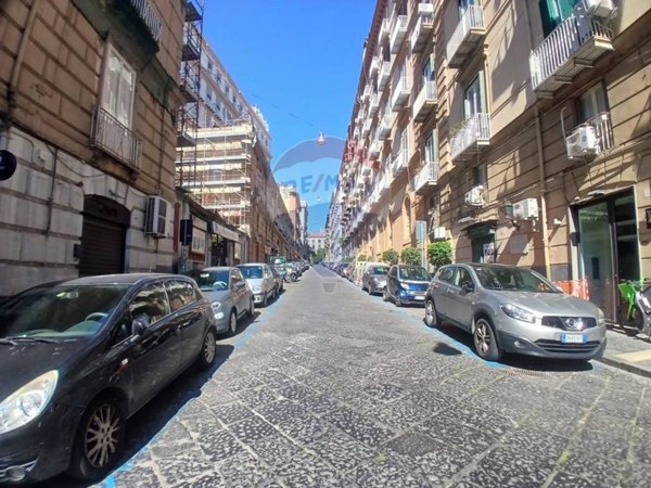 appartamento in vendita a Napoli in zona Chiaia
