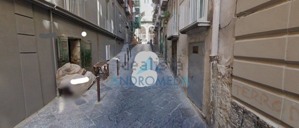 locale di sgombero in vendita a Napoli in zona Chiaia