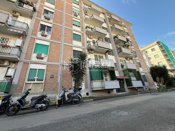 appartamento in vendita a Napoli in zona Fuorigrotta
