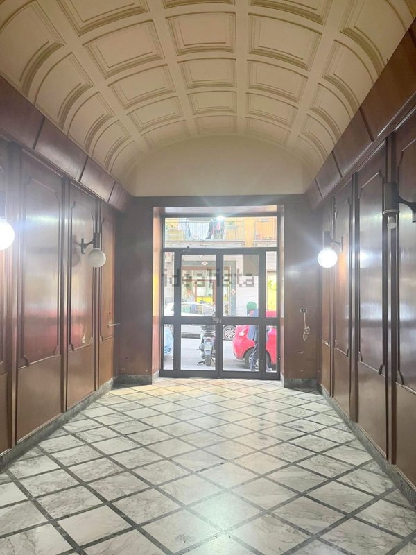 appartamento in vendita a Napoli in zona San Carlo all'Arena