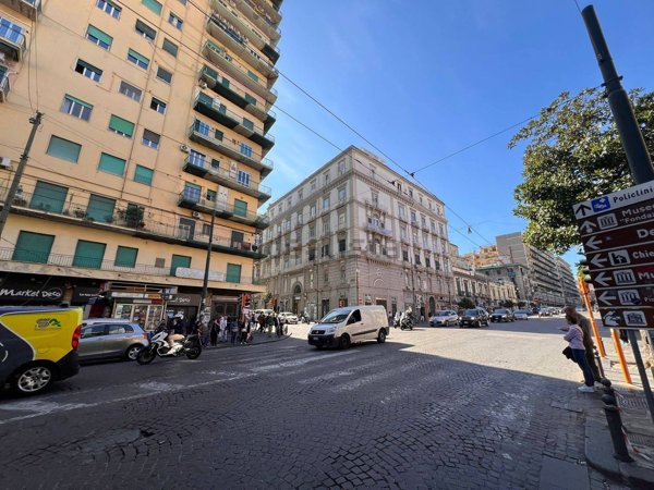 appartamento in vendita a Napoli in zona San Carlo all'Arena