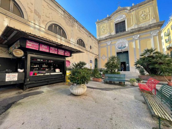 negozio in vendita a Napoli in zona Arenella