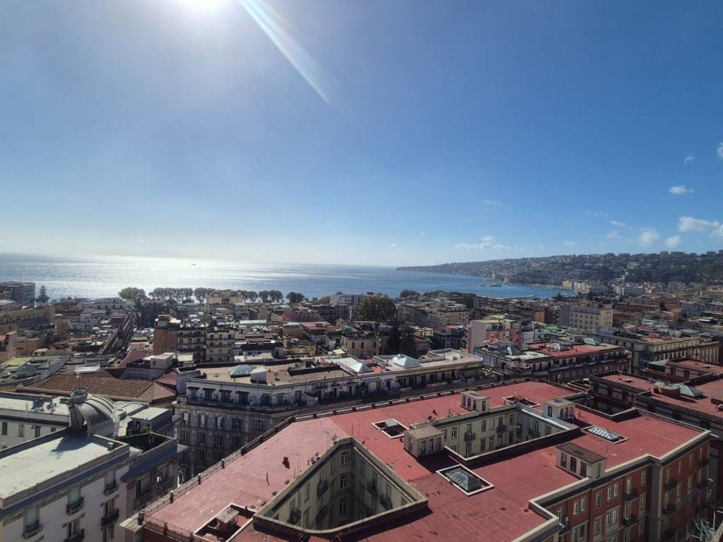 appartamento in vendita a Napoli in zona Chiaia