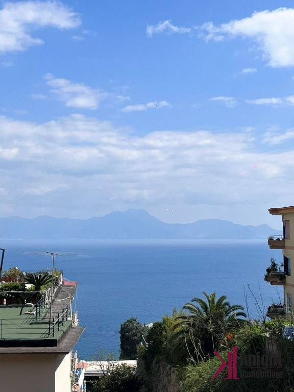 appartamento in vendita a Napoli in zona Posillipo