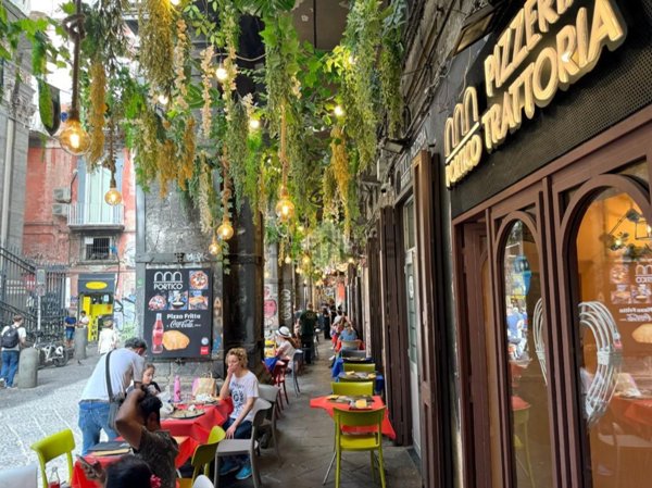 appartamento in vendita a Napoli in zona San Lorenzo