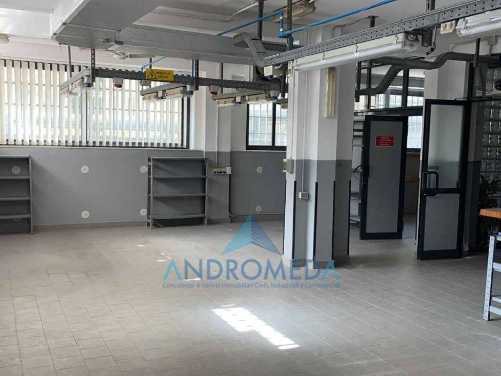 ufficio in vendita a Napoli in zona Capodichino