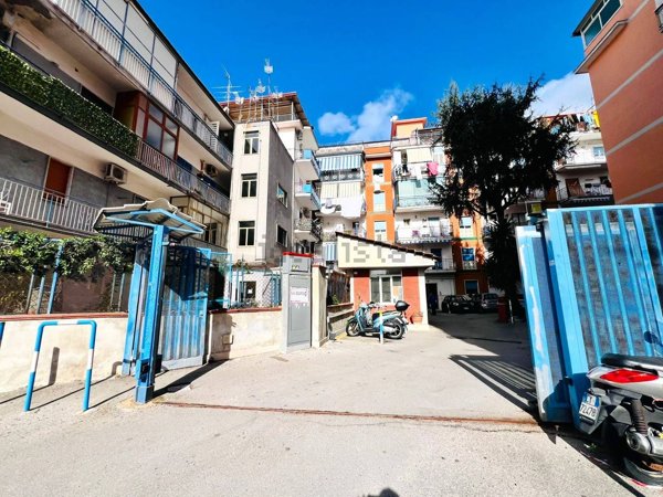 appartamento in vendita a Napoli in zona Barra