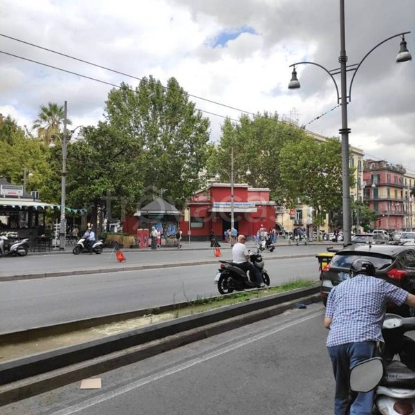 negozio in vendita a Napoli in zona Stella