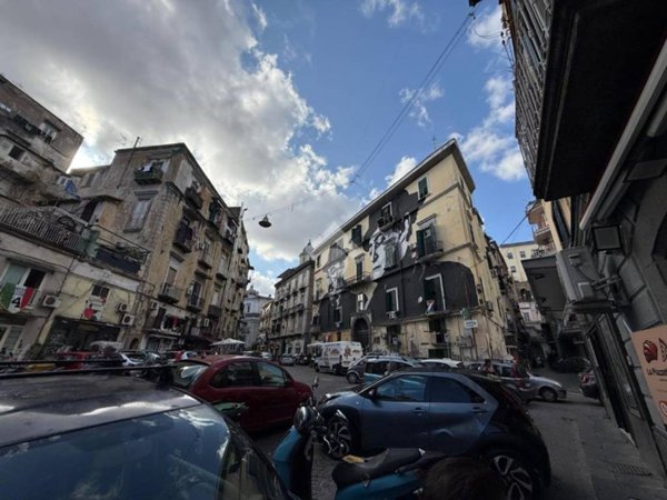 negozio in vendita a Napoli in zona Stella
