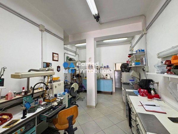 negozio in vendita a Napoli in zona Soccavo