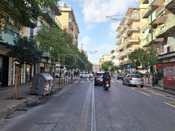 negozio in vendita a Napoli in zona Soccavo