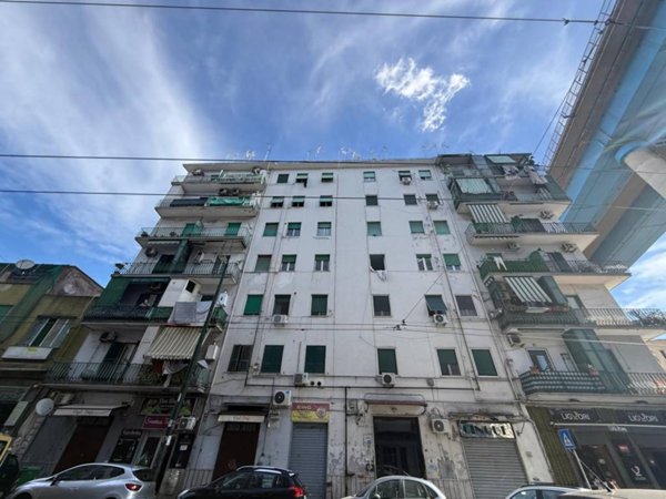 appartamento in vendita a Napoli in zona San Carlo all'Arena