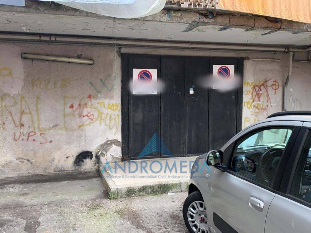 negozio in vendita a Napoli in zona Pianura