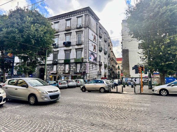 appartamento in vendita a Napoli in zona San Carlo all'Arena