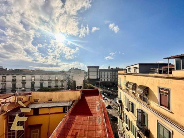 appartamento in vendita a Napoli in zona San Carlo all'Arena