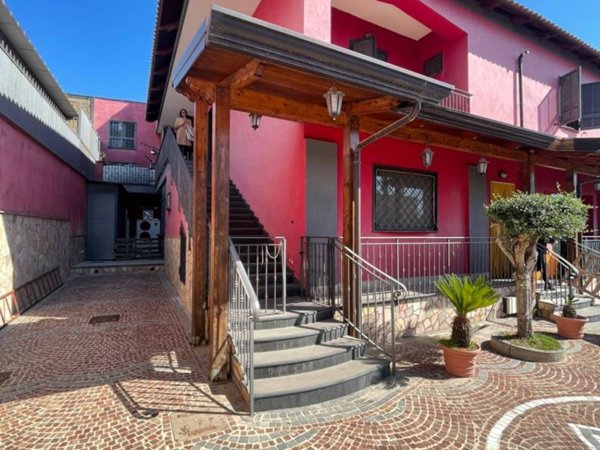 casa indipendente in vendita a Napoli in zona Fuorigrotta