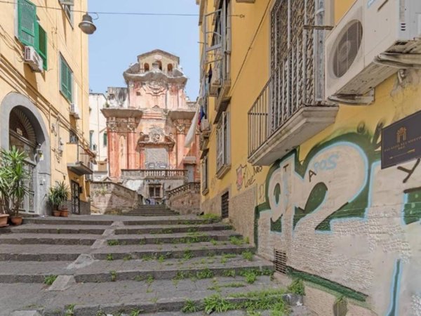 appartamento in vendita a Napoli in zona Avvocata