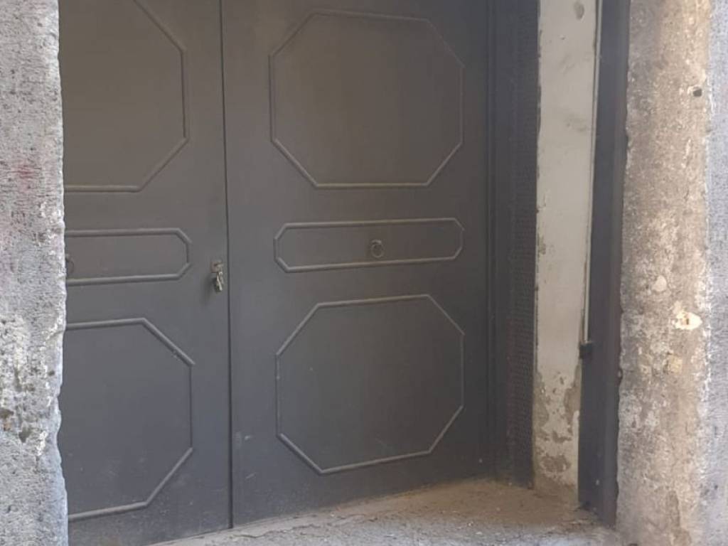 locale commerciale in vendita a Napoli