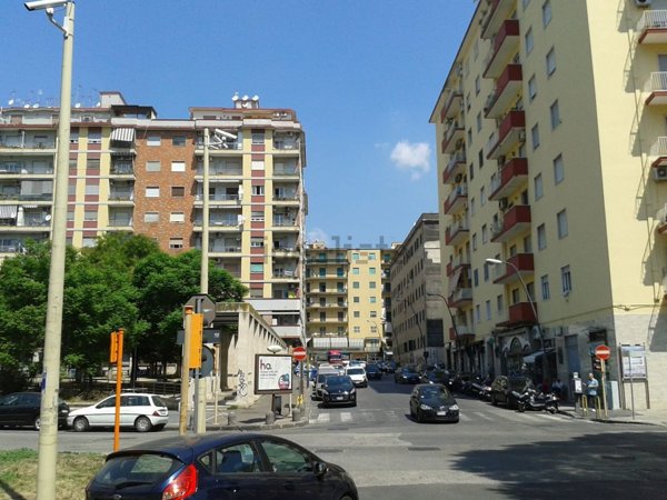 locale commerciale in vendita a Napoli in zona Fuorigrotta