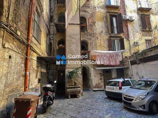 locale commerciale in vendita a Napoli