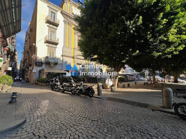 locale commerciale in vendita a Napoli