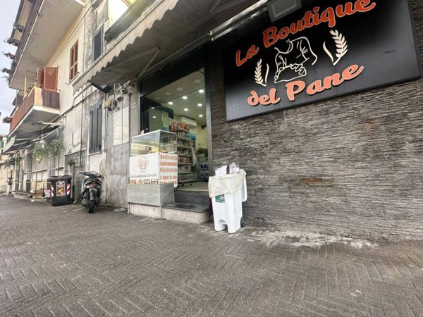 negozio in vendita a Napoli in zona Piscinola