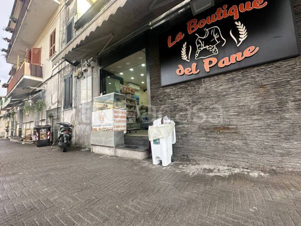 negozio in vendita a Napoli in zona Piscinola