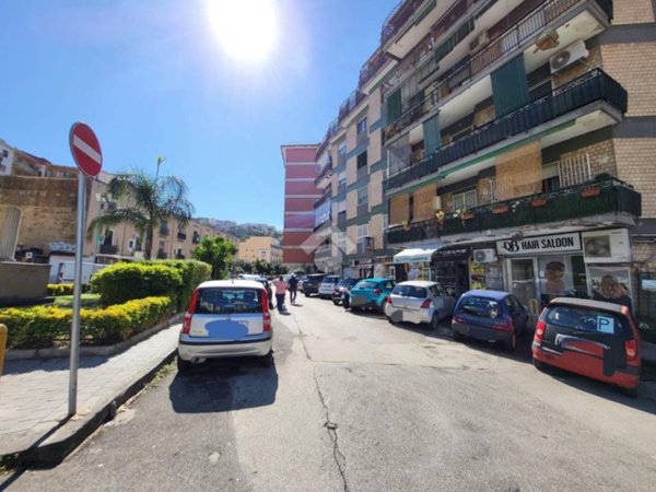 locale commerciale in vendita a Napoli in zona Fuorigrotta