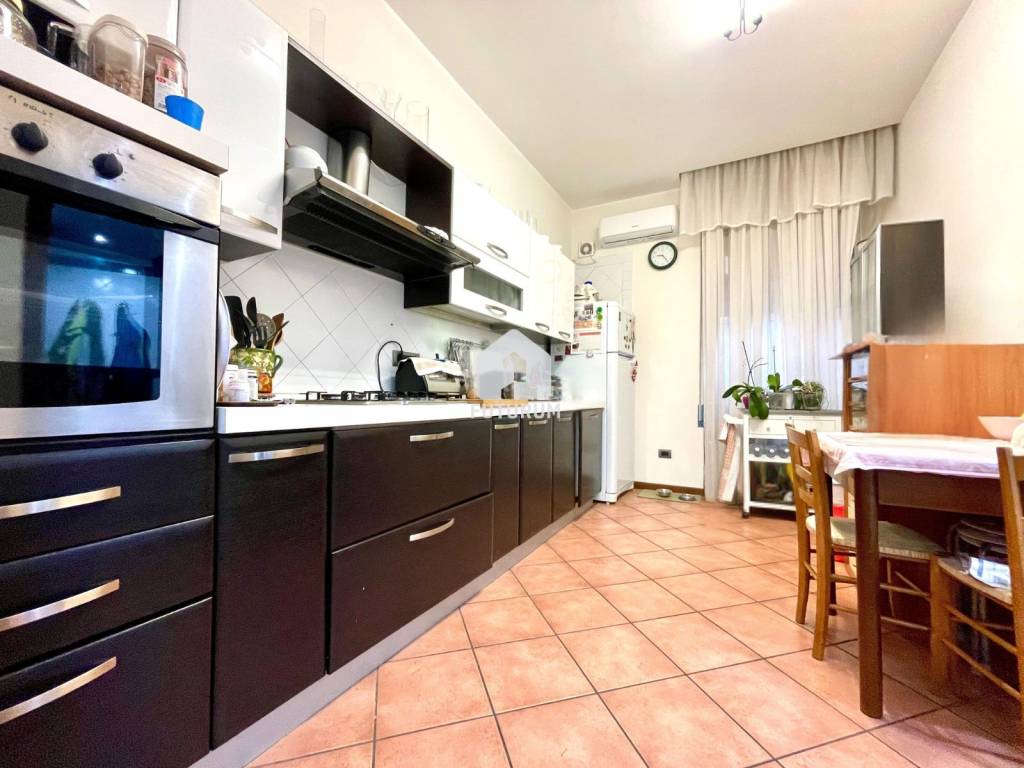 appartamento in vendita a Napoli in zona Poggioreale