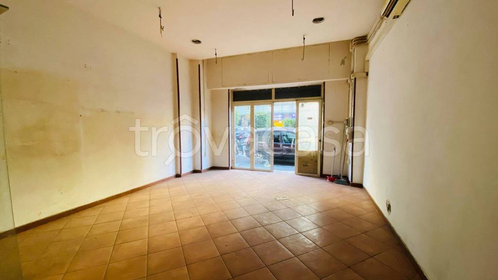 negozio in vendita a Napoli in zona Fuorigrotta