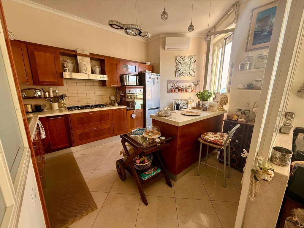 appartamento in vendita a Napoli in zona Mercato