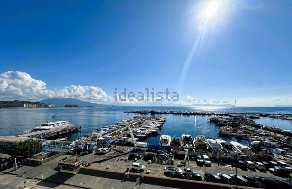 appartamento in vendita a Napoli in zona Chiaia