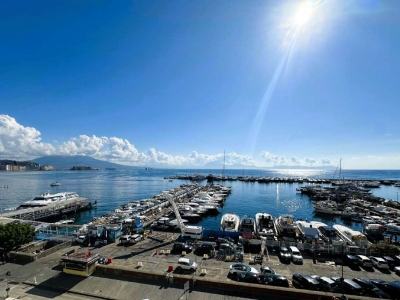 appartamento in vendita a Napoli in zona Chiaia