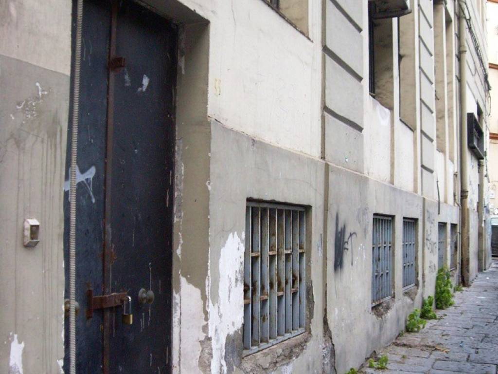 locale commerciale in vendita a Napoli in zona Stella