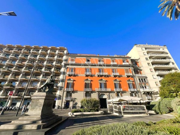 negozio in vendita a Napoli in zona Chiaia