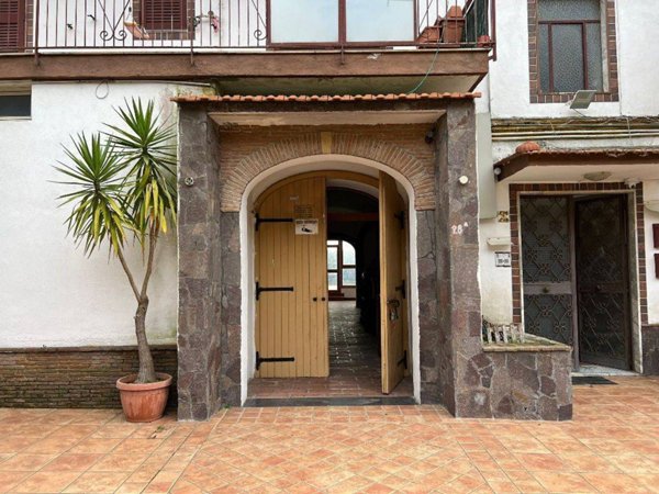 negozio in vendita a Napoli in zona Bagnoli