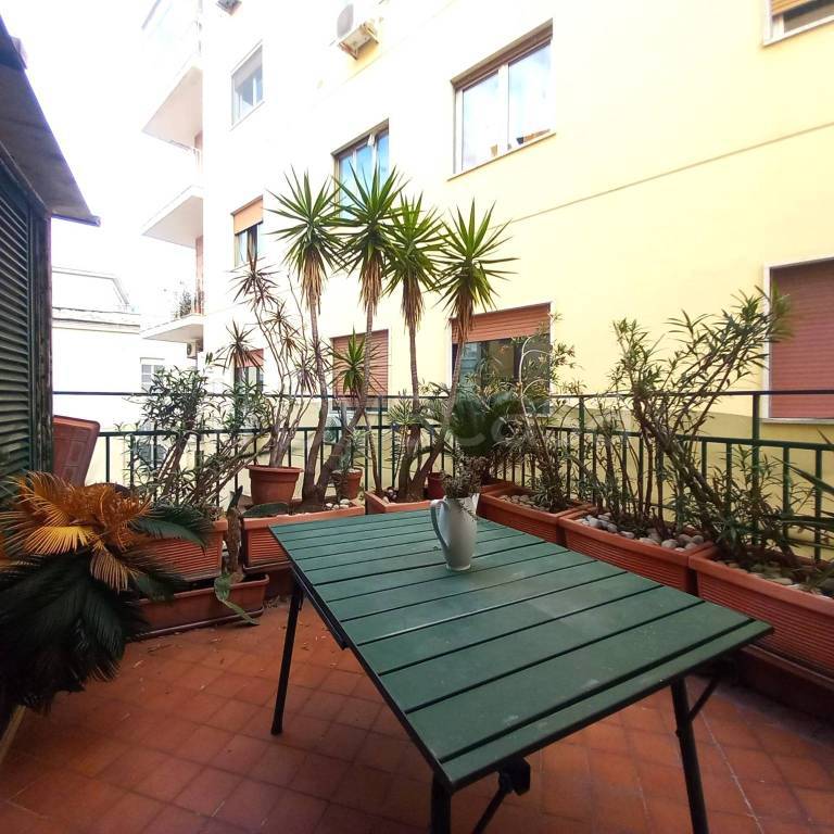 appartamento in vendita a Napoli in zona Porto