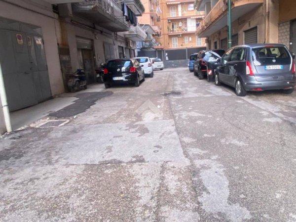 negozio in vendita a Napoli in zona Pianura