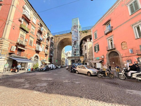 appartamento in vendita a Napoli in zona Stella