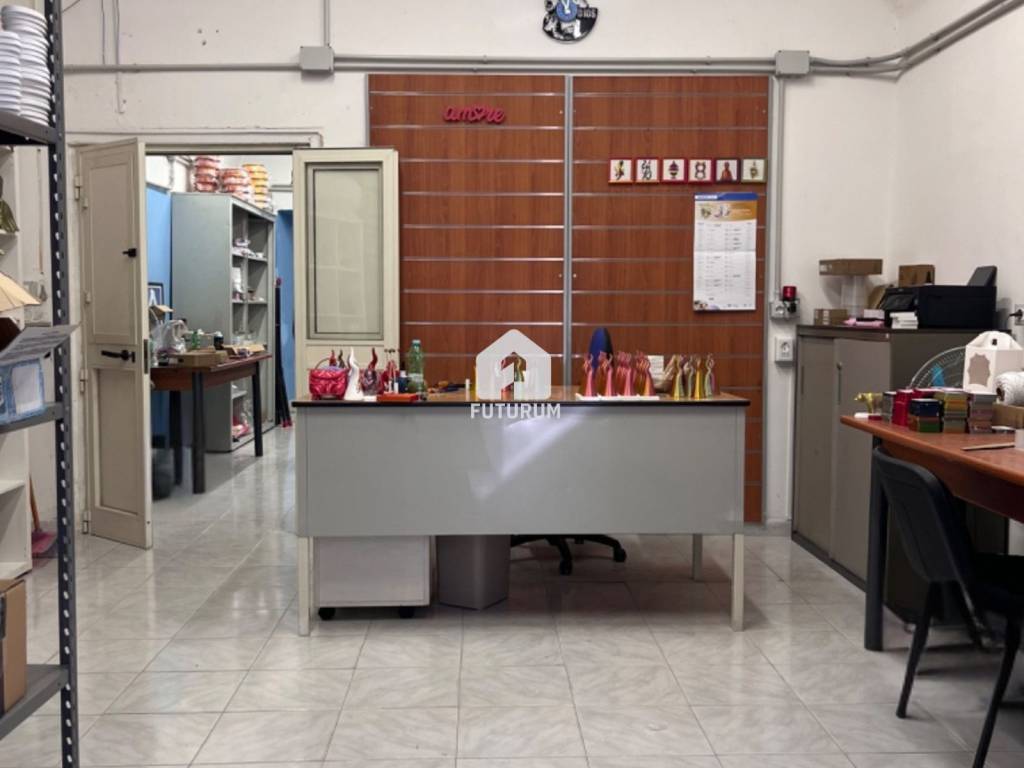 negozio in vendita a Napoli in zona San Giovanni a Teduccio