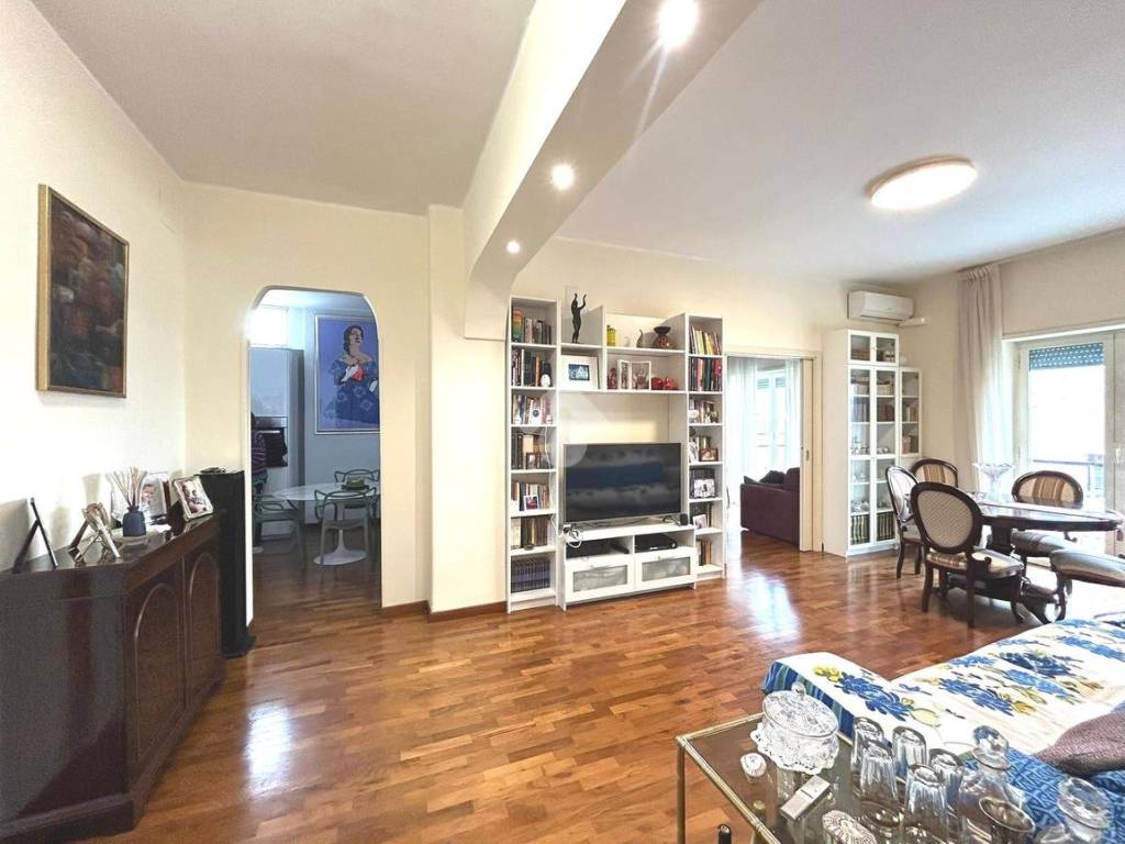 appartamento in vendita a Napoli in zona Arenella